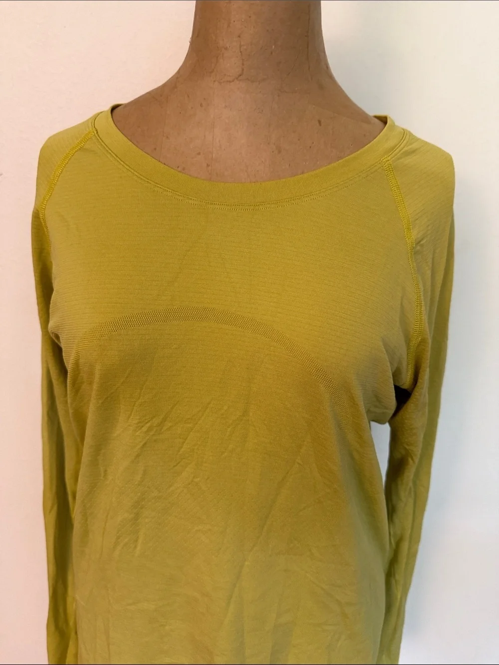 Lululemon sz 10 Swiftly Tech Chartreuse Lightweight Long-Sleeve Top great cond